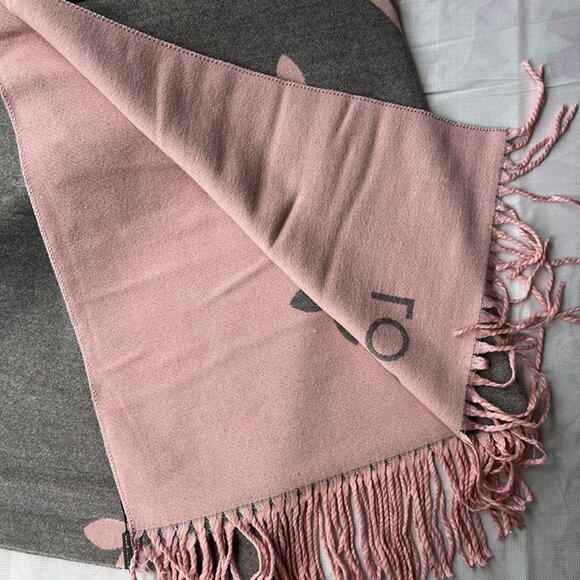 Louis Vuitton Reversible Tassel Scarf - Picture 4 of 5